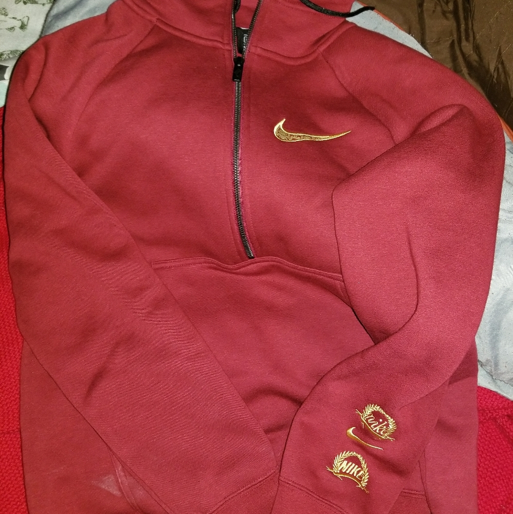 Nike pull over